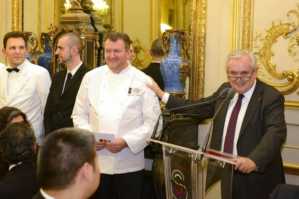 法国烹饪学校的师资,课程等均由米其林星级厨师杜夫瑟先生全面负责和